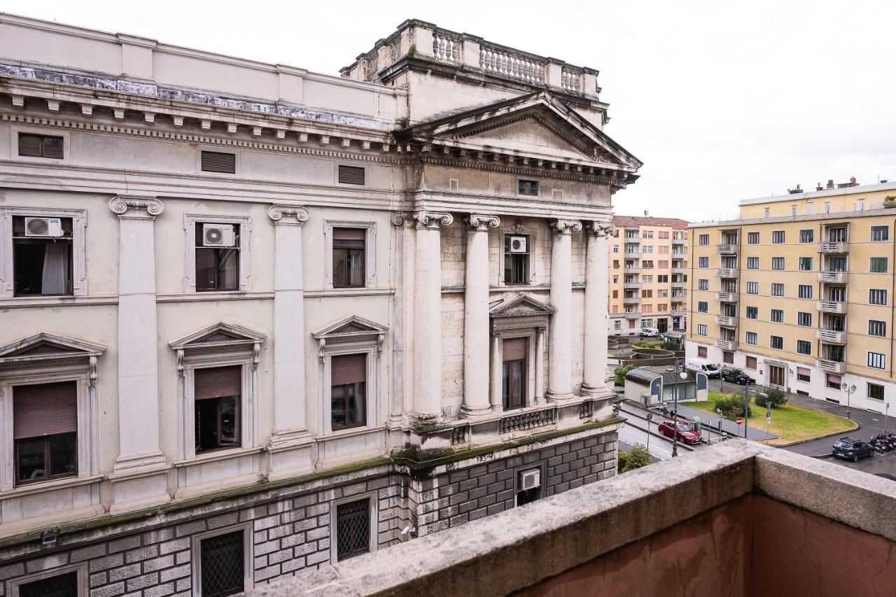 700MstazionecentraleAmpio Trilocale Con 2Balconi Trieste Bagian luar foto